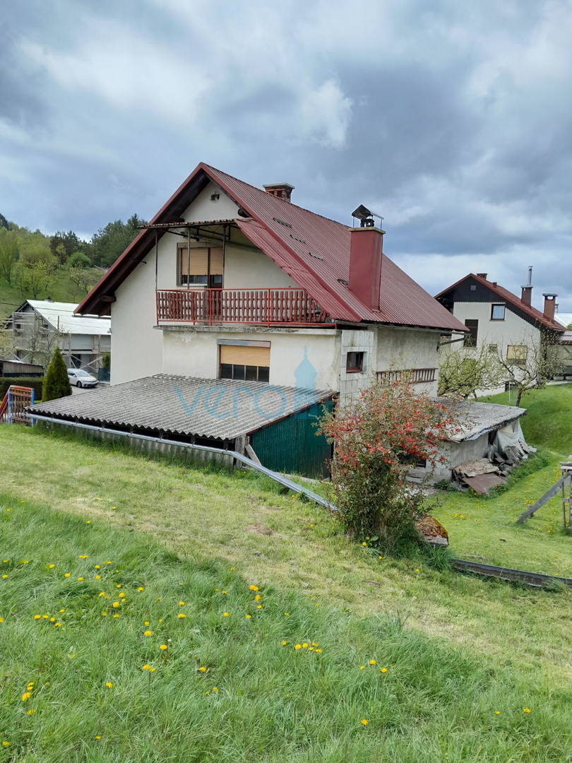 Čabar, Prezid, casa indipendente, ampio cortile, legnaia, in vendita
