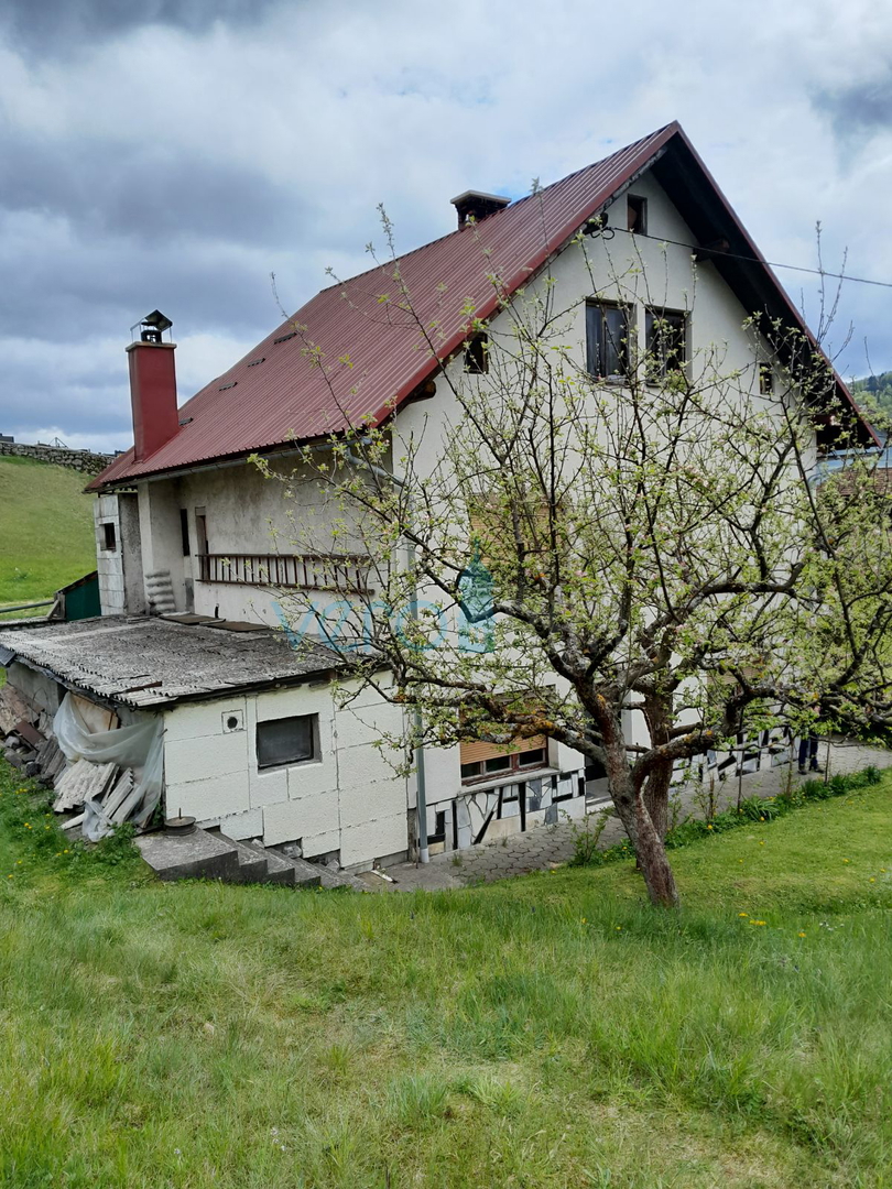 Čabar, Prezid, casa indipendente, ampio cortile, legnaia, in vendita