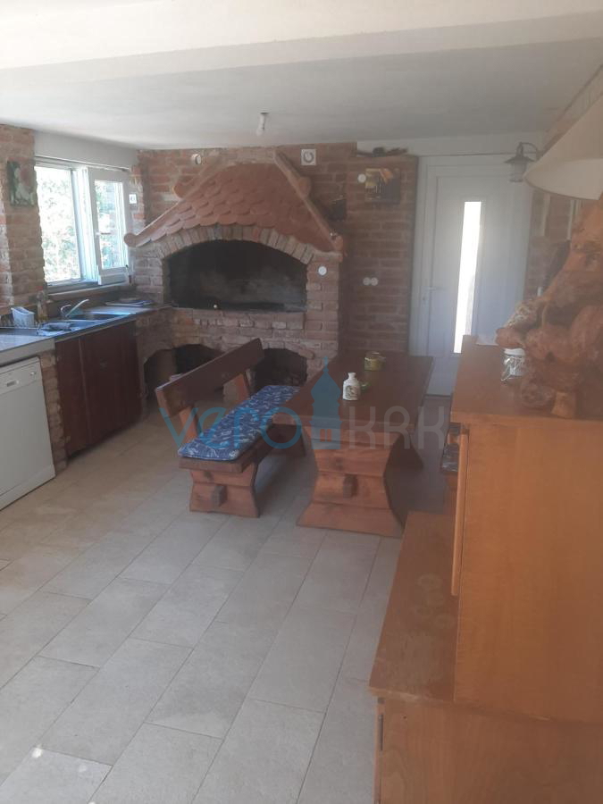 Dobrinj, dintorni, Casa indipendente con piscina e ampio giardino, in vendita