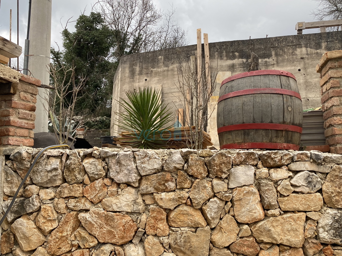 Dobrinj, dintorni, Casa indipendente con piscina e ampio giardino, in vendita