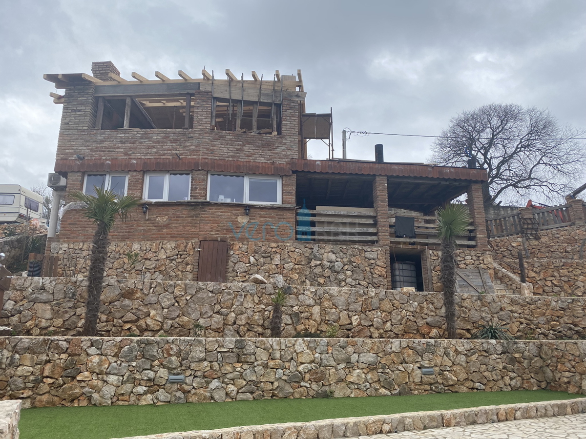 Dobrinj, dintorni, Casa indipendente con piscina e ampio giardino, in vendita