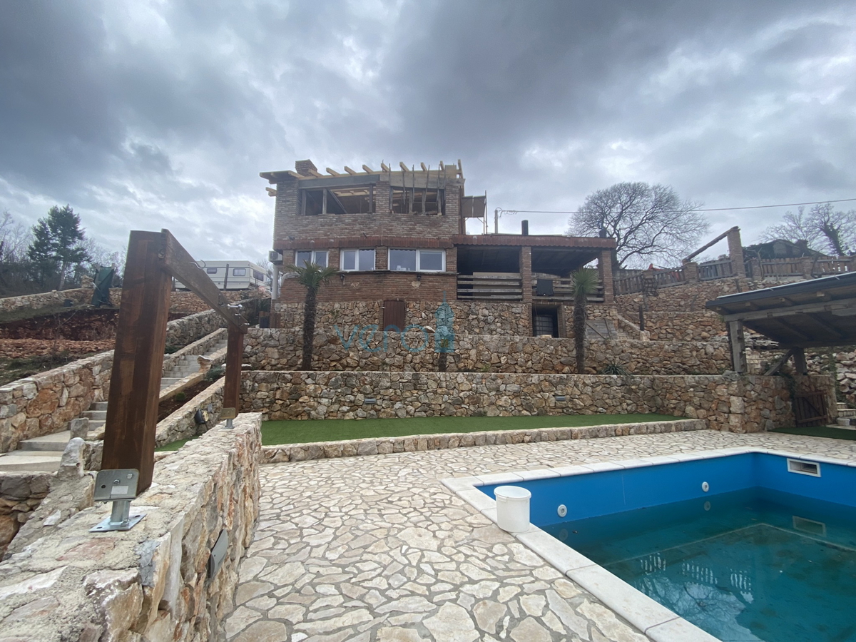 Dobrinj, dintorni, Casa indipendente con piscina e ampio giardino, in vendita