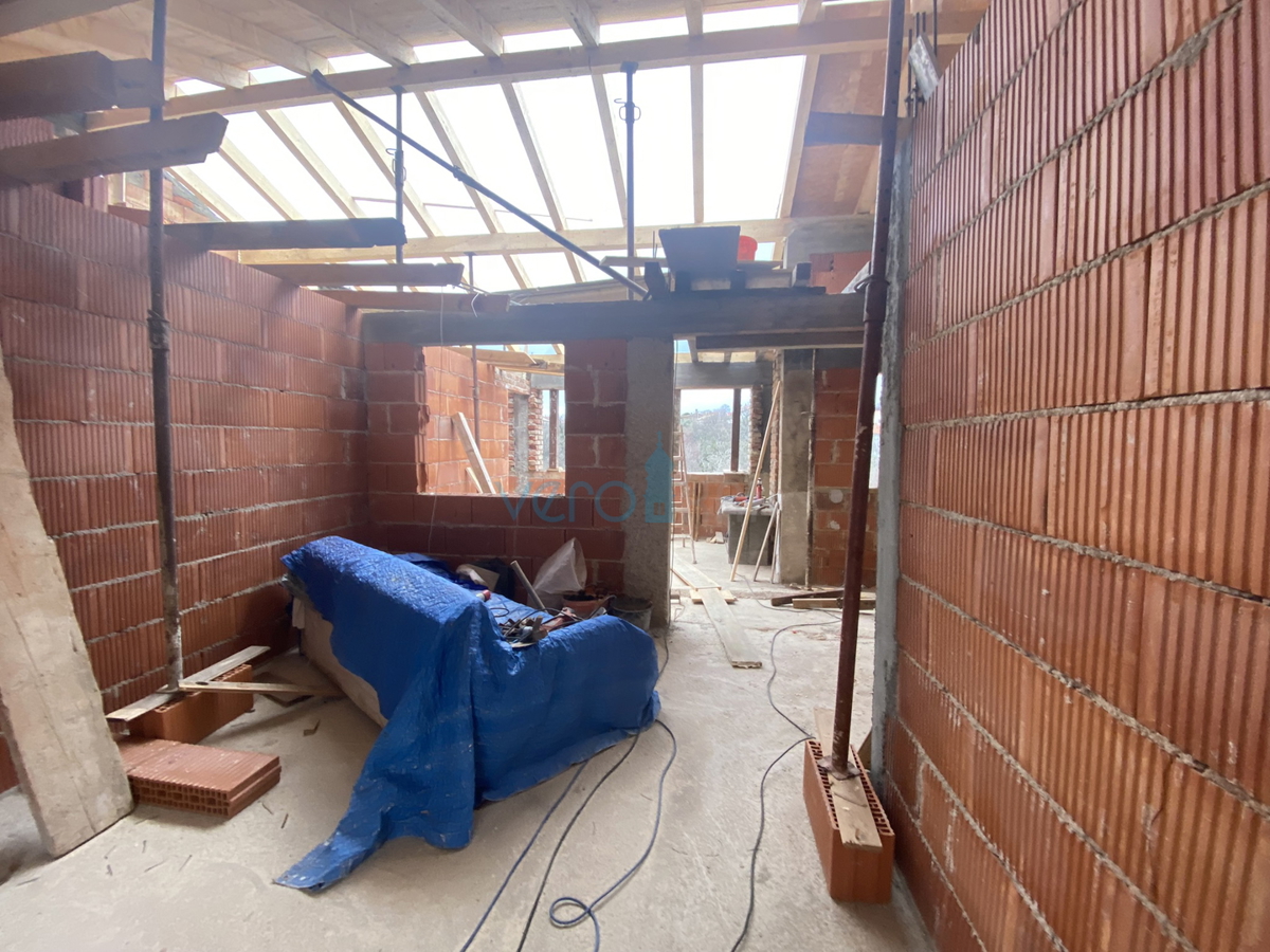 Dobrinj, dintorni, Casa indipendente con piscina e ampio giardino, in vendita