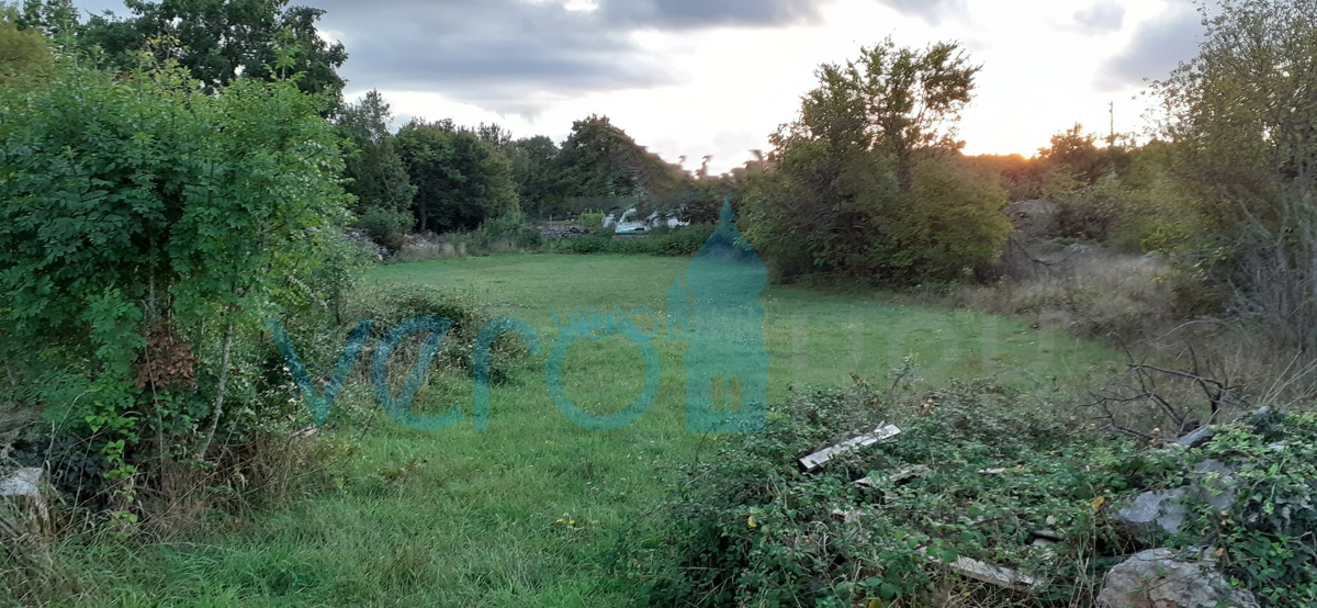 Isola di Krk, Dobrinj, periferia, terreno edificabile di 1722 m2, vendita
