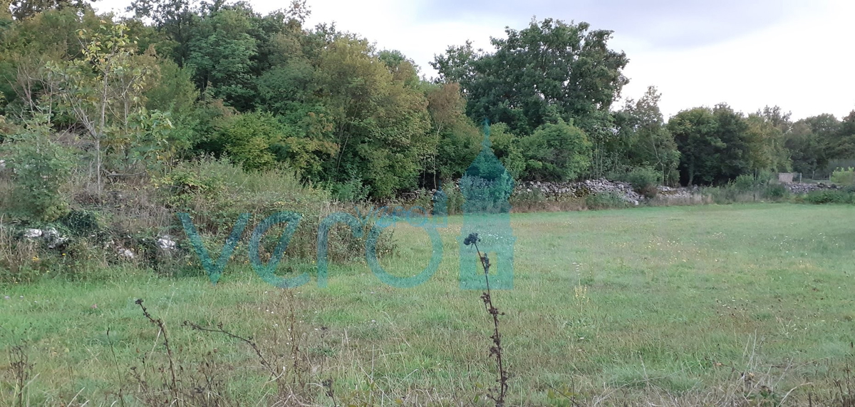 Isola di Krk, Dobrinj, periferia, terreno edificabile di 1722 m2, vendita