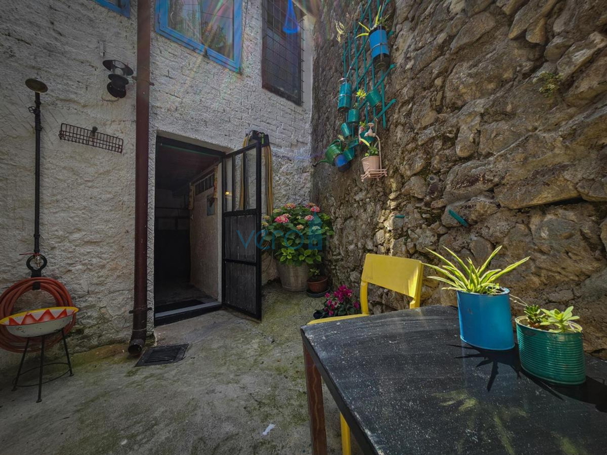 Bakar, ultima della fila, casa vicino al mare, in vendita