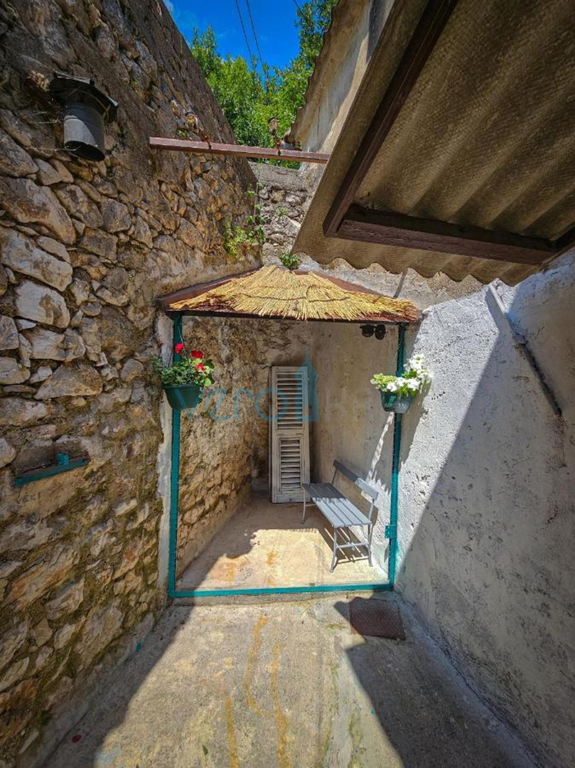 Bakar, ultima della fila, casa vicino al mare, in vendita