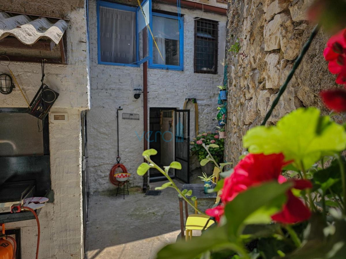 Bakar, ultima della fila, casa vicino al mare, in vendita
