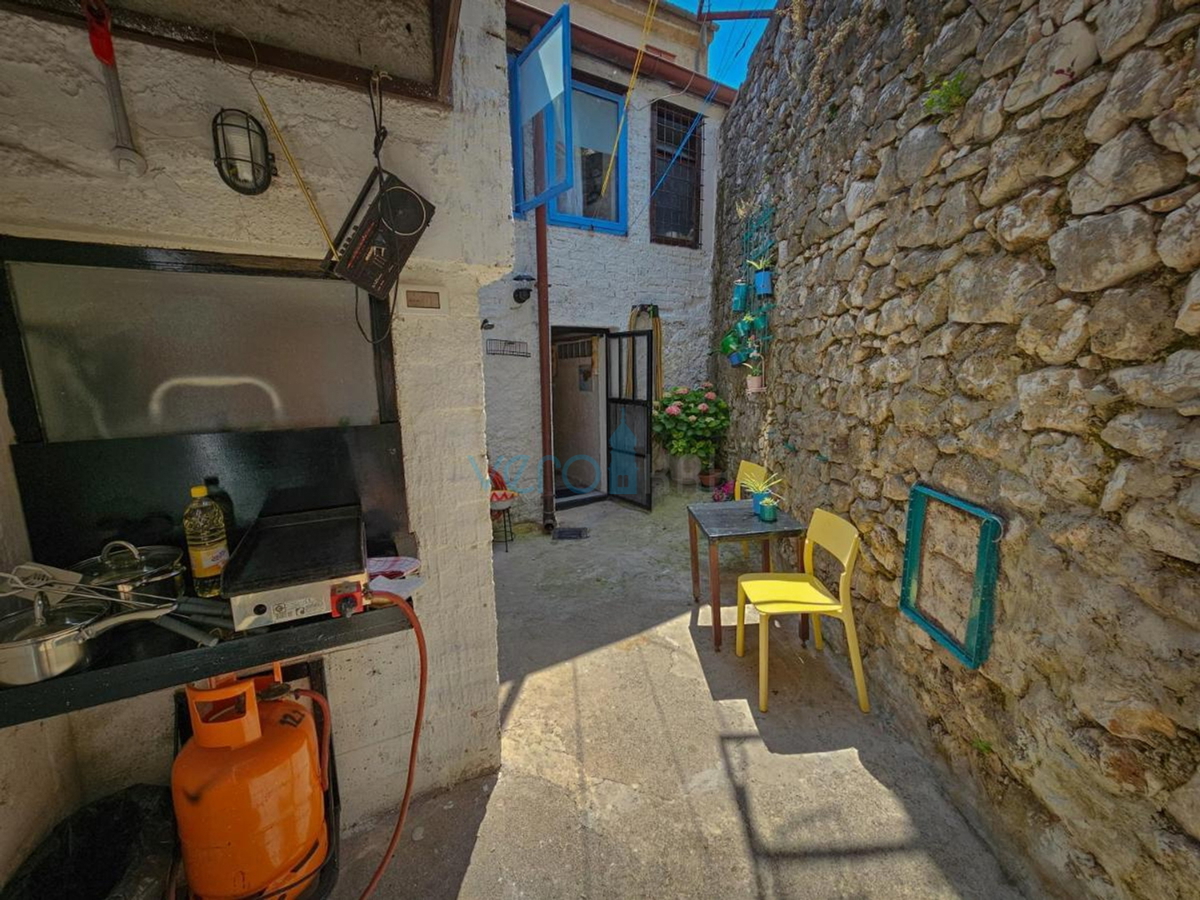 Bakar, ultima della fila, casa vicino al mare, in vendita