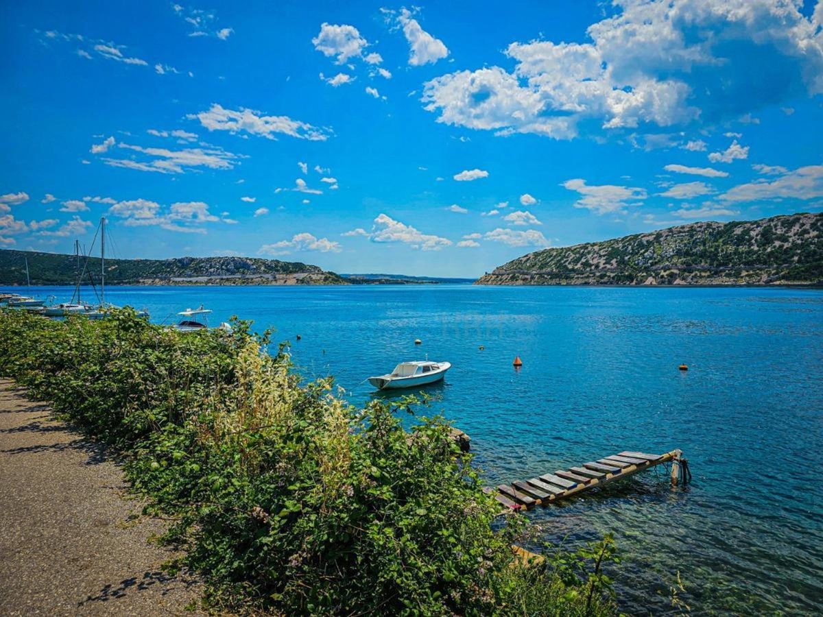 Bakar, ultima della fila, casa vicino al mare, in vendita