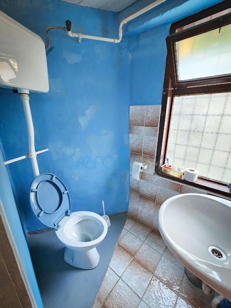 Bakar, ultima della fila, casa vicino al mare, in vendita