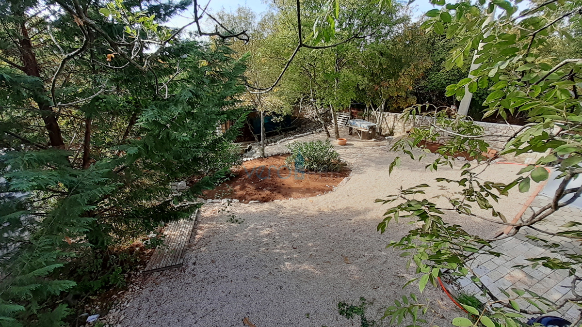 Isola di Krk, Dobrinj, periferia, casa prefabbricata indipendente con giardino