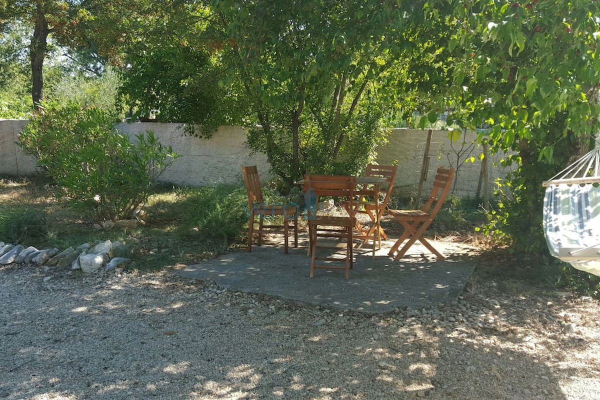 Isola di Krk, Dobrinj, periferia, casa prefabbricata indipendente con giardino