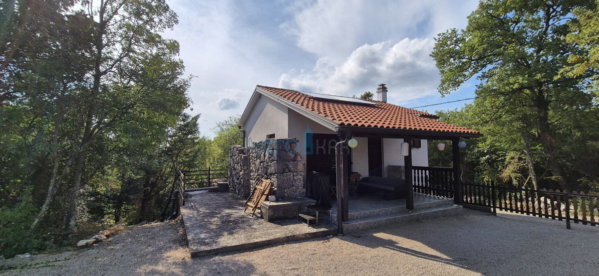 Isola di Krk, Dobrinj, periferia, casa prefabbricata indipendente con giardino