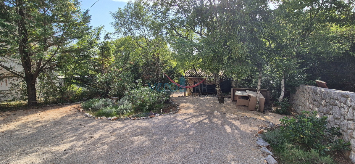 Isola di Krk, Dobrinj, periferia, casa prefabbricata indipendente con giardino