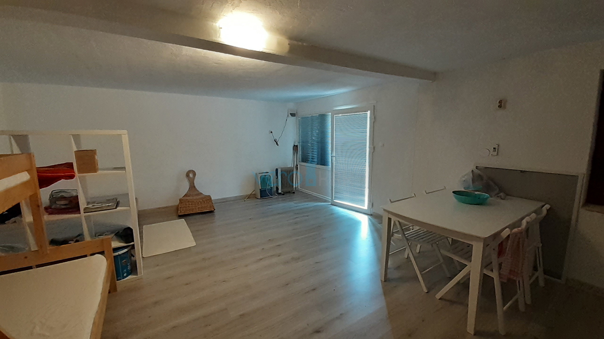 Isola di Krk, Dobrinj, periferia, casa prefabbricata indipendente con giardino