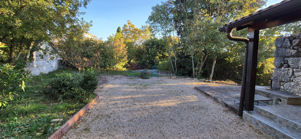 Isola di Krk, Dobrinj, periferia, casa prefabbricata indipendente con giardino