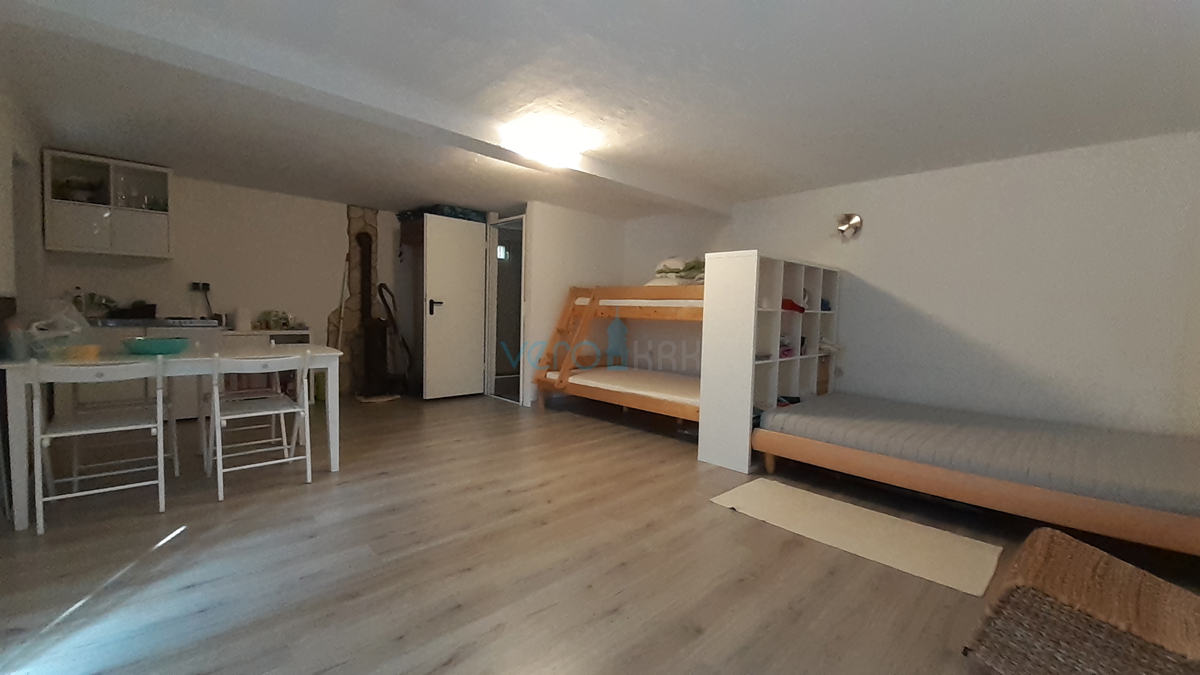 Isola di Krk, Dobrinj, periferia, casa prefabbricata indipendente con giardino