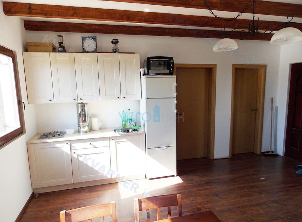 Isola di Krk, Dobrinj, periferia, casa prefabbricata indipendente con giardino