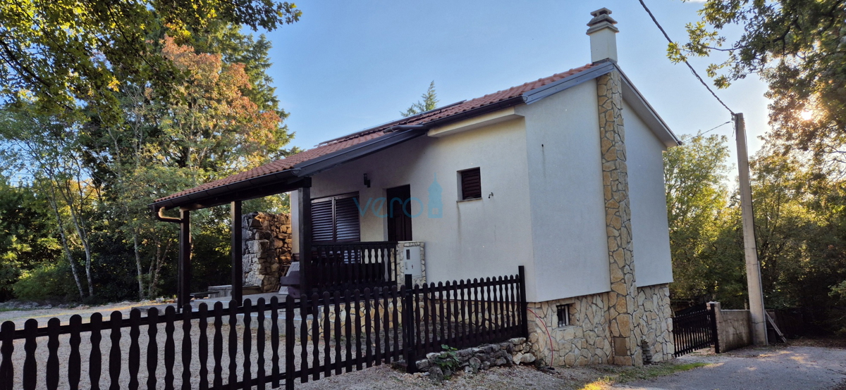 Isola di Krk, Dobrinj, periferia, casa prefabbricata indipendente con giardino