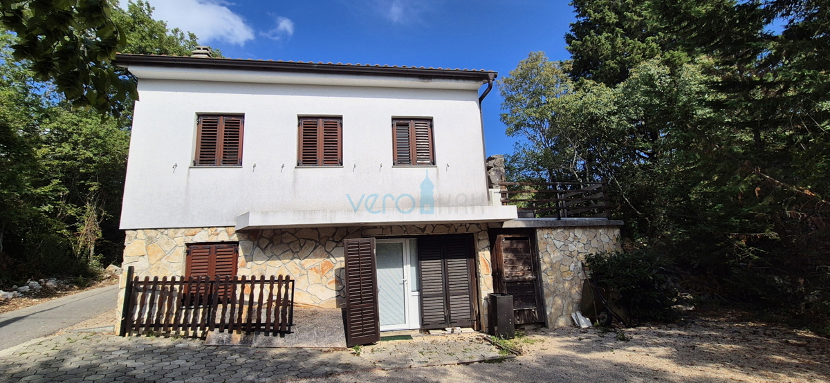 Isola di Krk, Dobrinj, periferia, casa prefabbricata indipendente con giardino