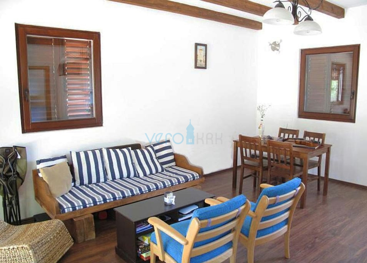 Isola di Krk, Dobrinj, periferia, casa prefabbricata indipendente con giardino