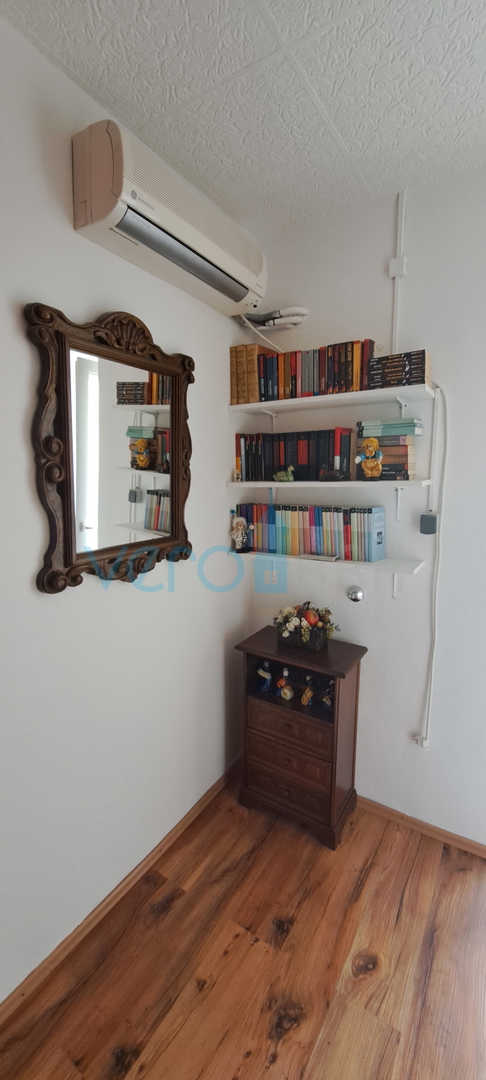 Omišalj, centro, casa a schiera in pietra 130 m2, terrazza, parcheggio, vendita