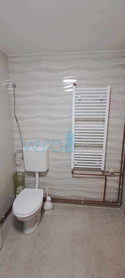 Omišalj, centro, casa a schiera in pietra 130 m2, terrazza, parcheggio, vendita