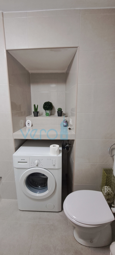 Omišalj, centro, casa a schiera in pietra 130 m2, terrazza, parcheggio, vendita
