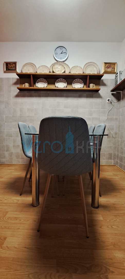 Omišalj, centro, casa a schiera in pietra 130 m2, terrazza, parcheggio, vendita