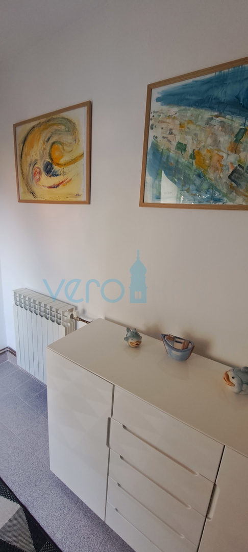 Omišalj, centro, casa a schiera in pietra 130 m2, terrazza, parcheggio, vendita