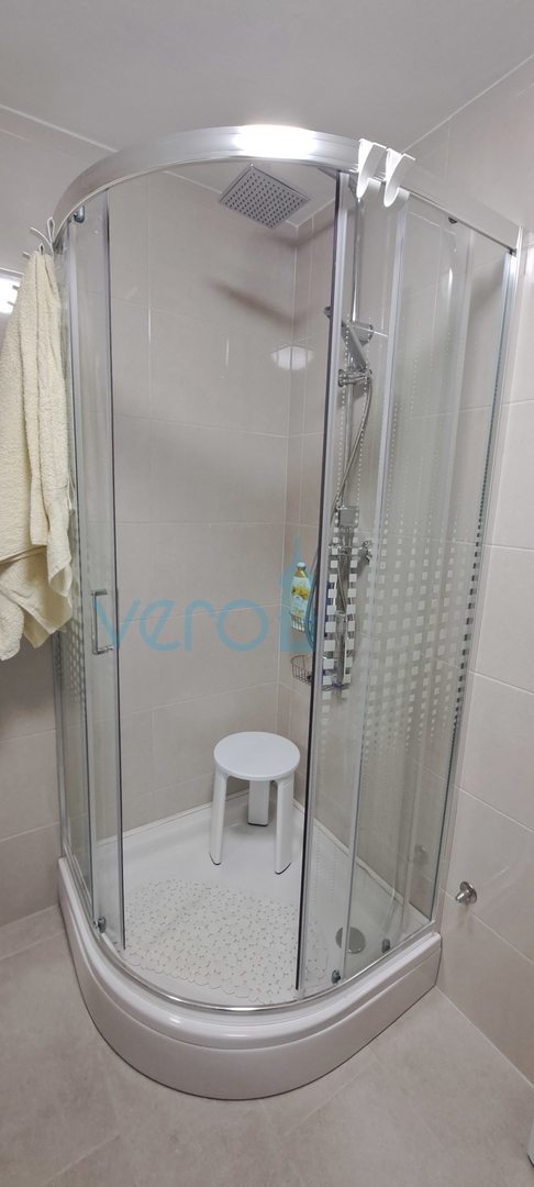 Omišalj, centro, casa a schiera in pietra 130 m2, terrazza, parcheggio, vendita