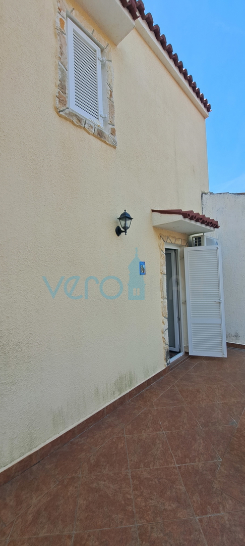 Omišalj, centro, casa a schiera in pietra 130 m2, terrazza, parcheggio, vendita