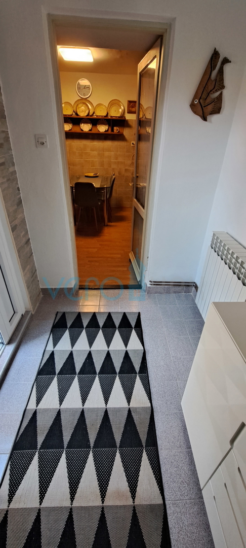 Omišalj, centro, casa a schiera in pietra 130 m2, terrazza, parcheggio, vendita