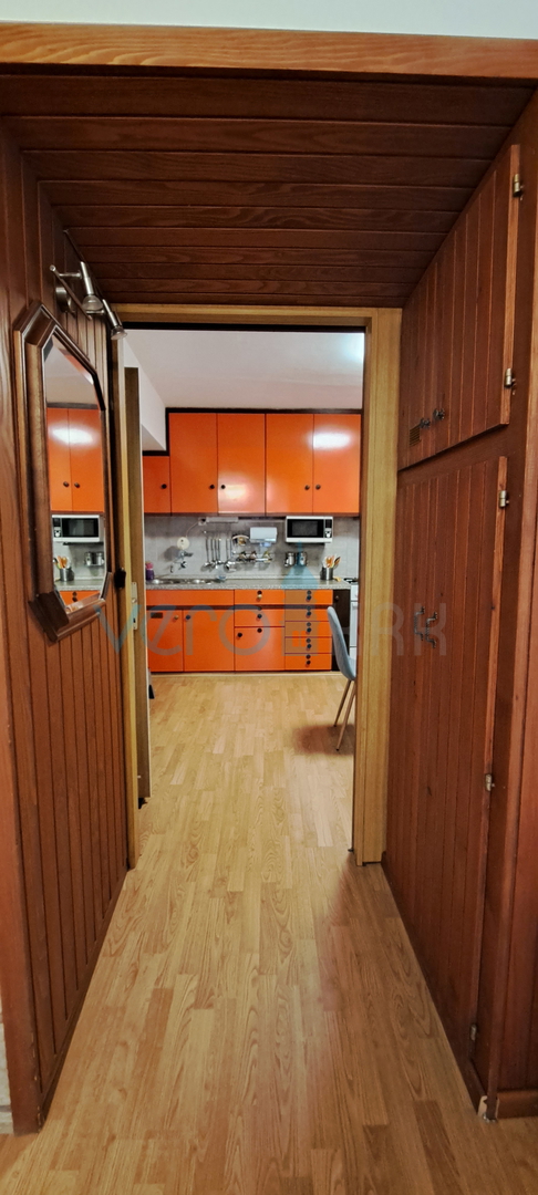 Omišalj, centro, casa a schiera in pietra 130 m2, terrazza, parcheggio, vendita