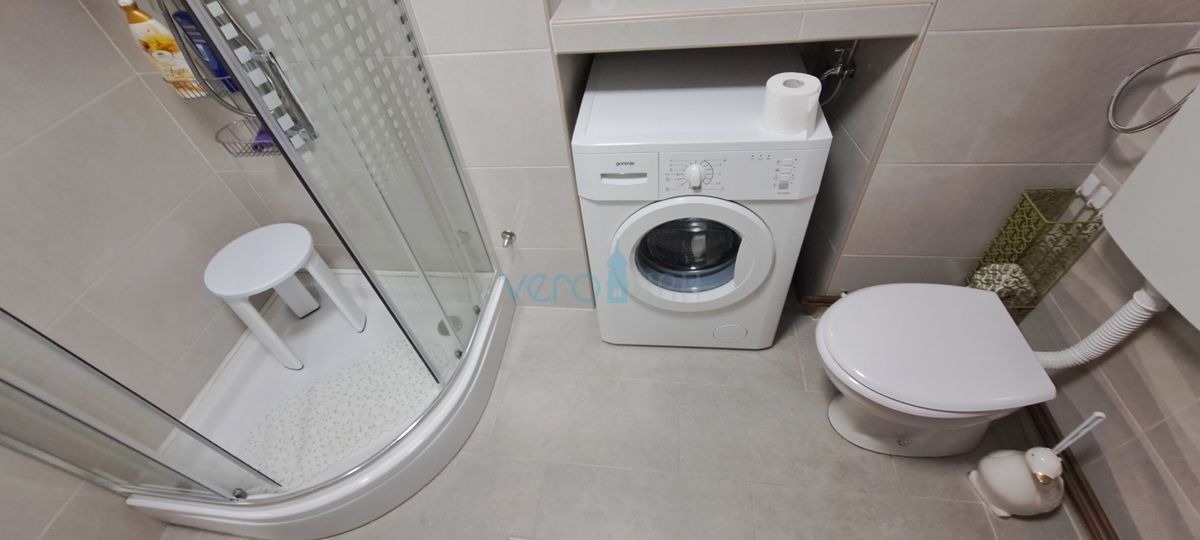 Omišalj, centro, casa a schiera in pietra 130 m2, terrazza, parcheggio, vendita