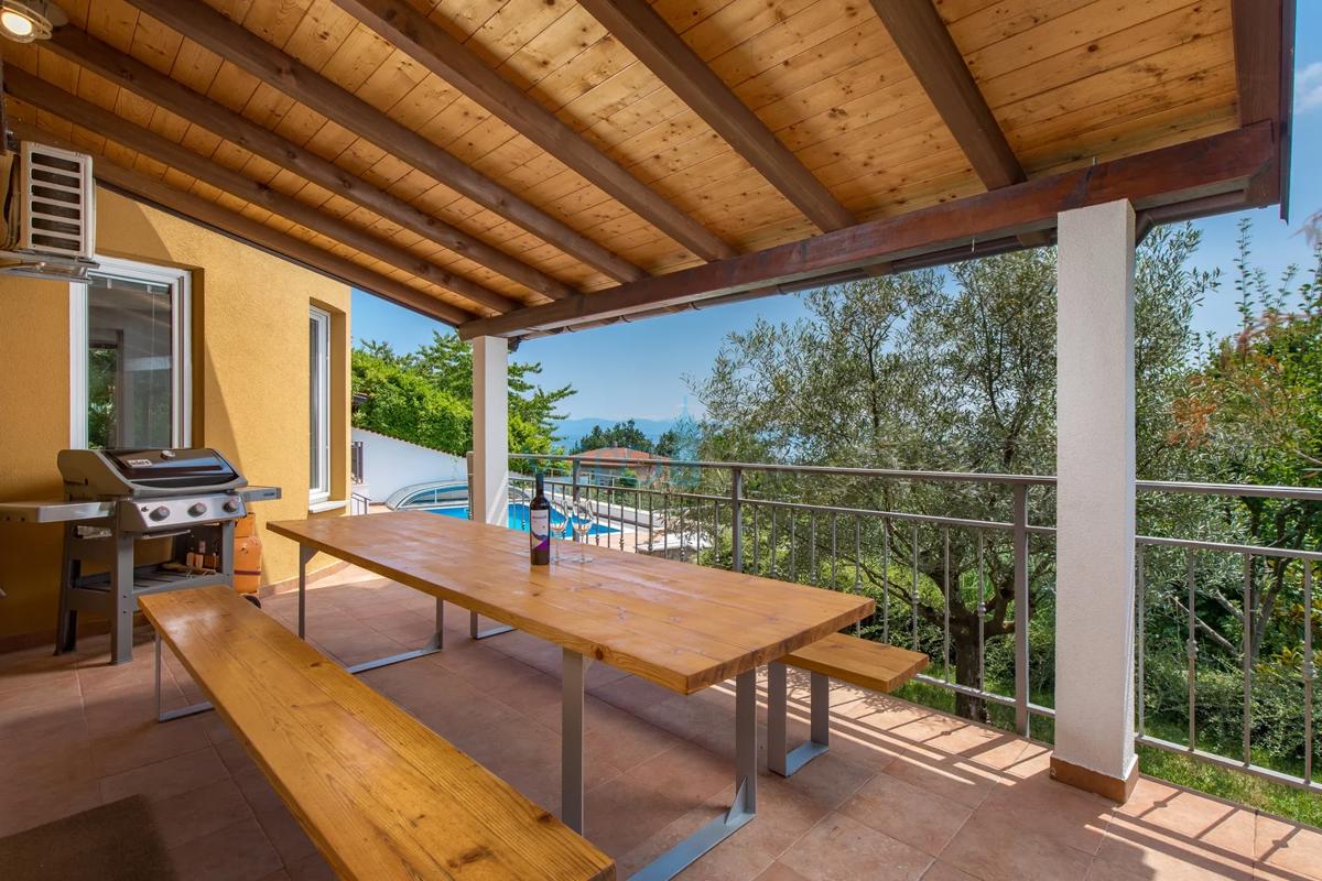 Opatija, periferia, casa vacanze confortevole con vista mare splendida, in vendita