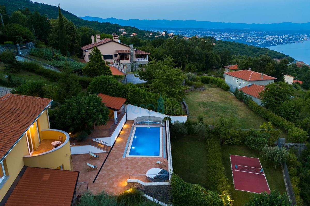 Opatija, periferia, casa vacanze confortevole con vista mare splendida, in vendita