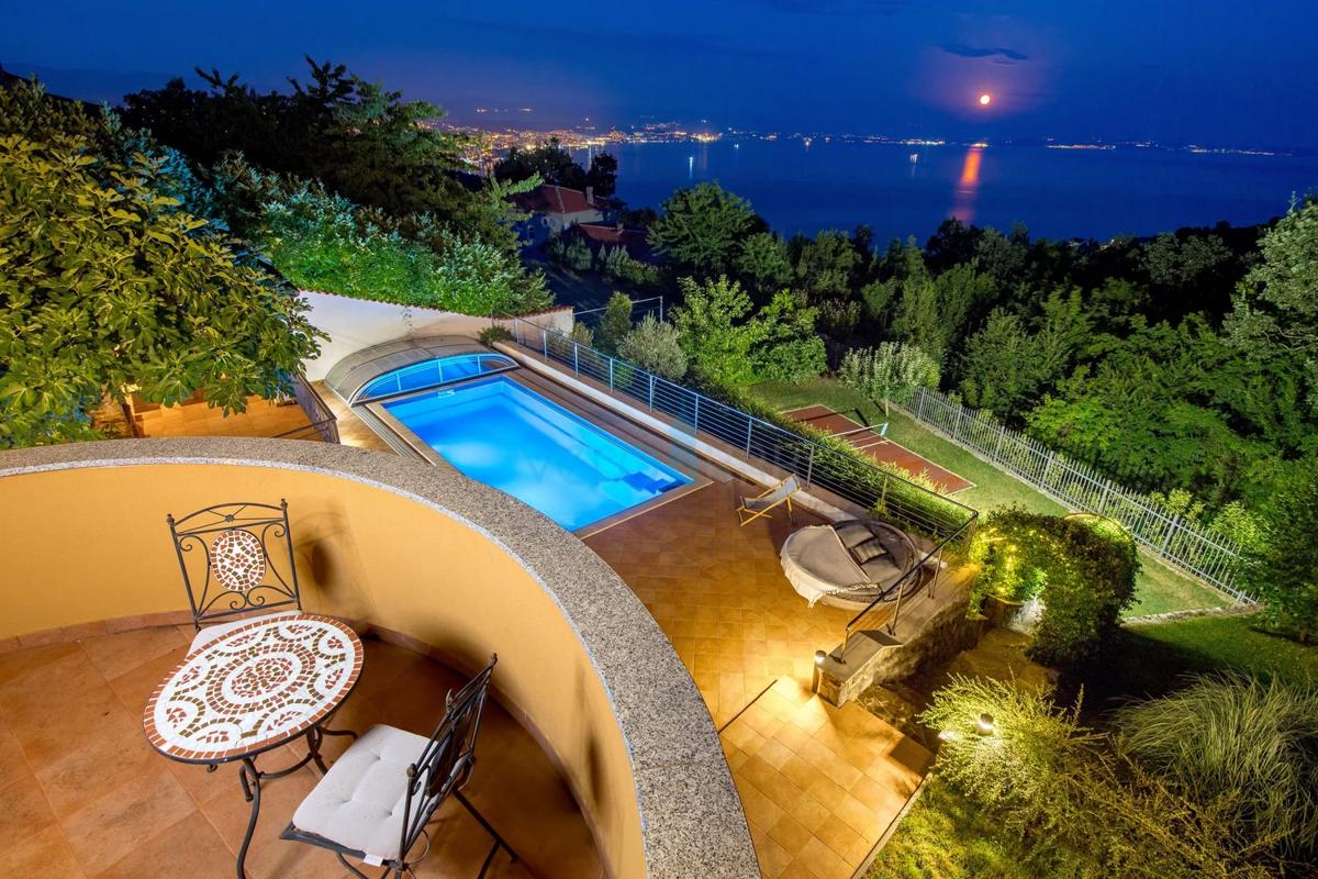 Opatija, periferia, casa vacanze confortevole con vista mare splendida, in vendita