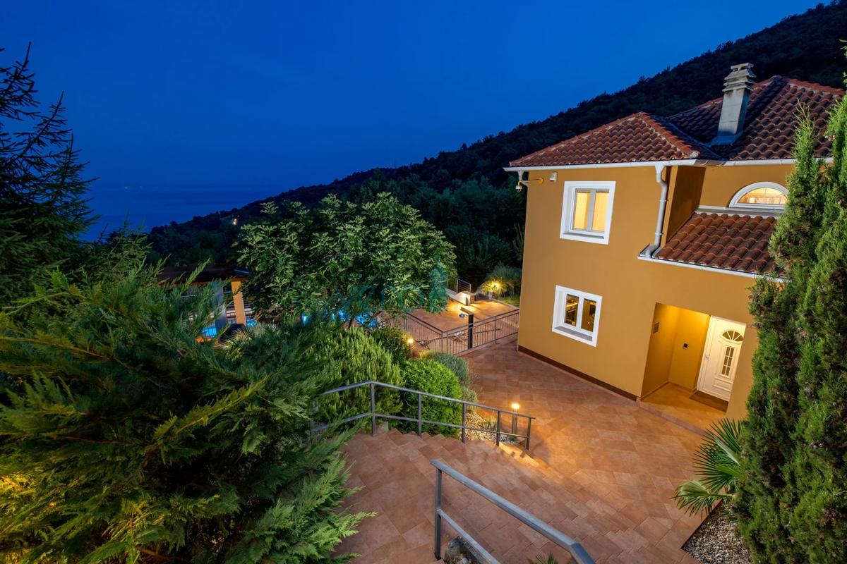 Opatija, periferia, casa vacanze confortevole con vista mare splendida, in vendita