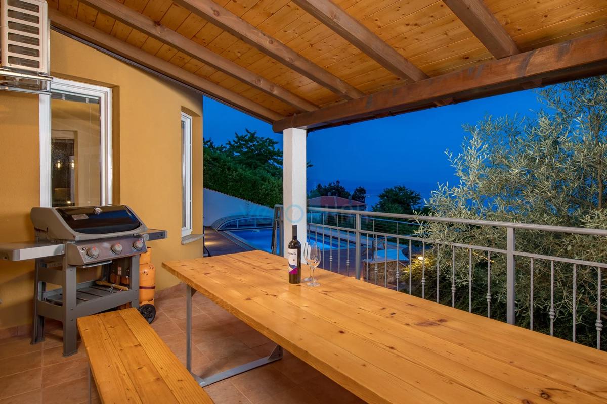 Opatija, periferia, casa vacanze confortevole con vista mare splendida, in vendita