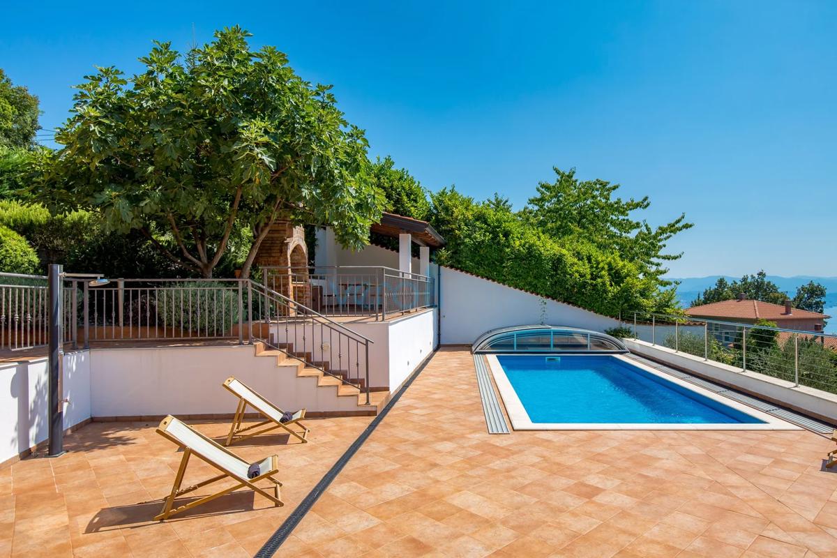 Opatija, periferia, casa vacanze confortevole con vista mare splendida, in vendita