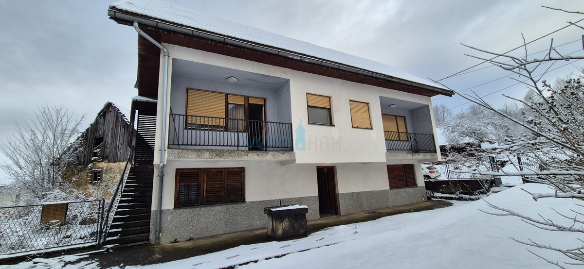 Gorski kotar, Vrbovsko, casa indipendente con 3 appartamenti, giardino, vendita