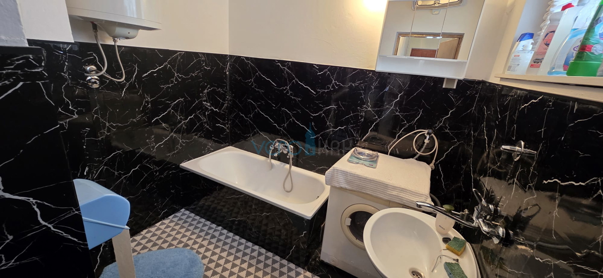 Gorski kotar, Vrbovsko, casa indipendente con 3 appartamenti, giardino, vendita