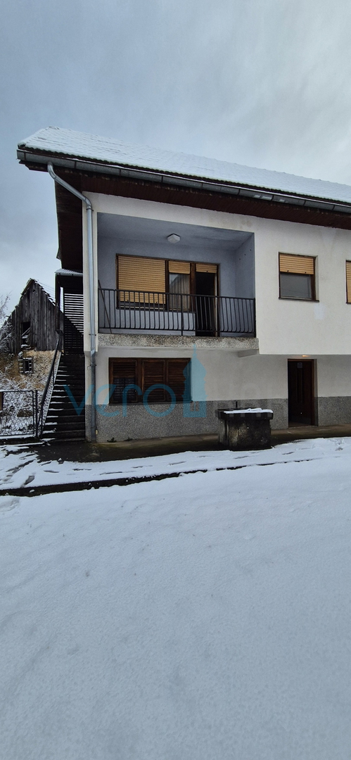 Gorski kotar, Vrbovsko, casa indipendente con 3 appartamenti, giardino, vendita