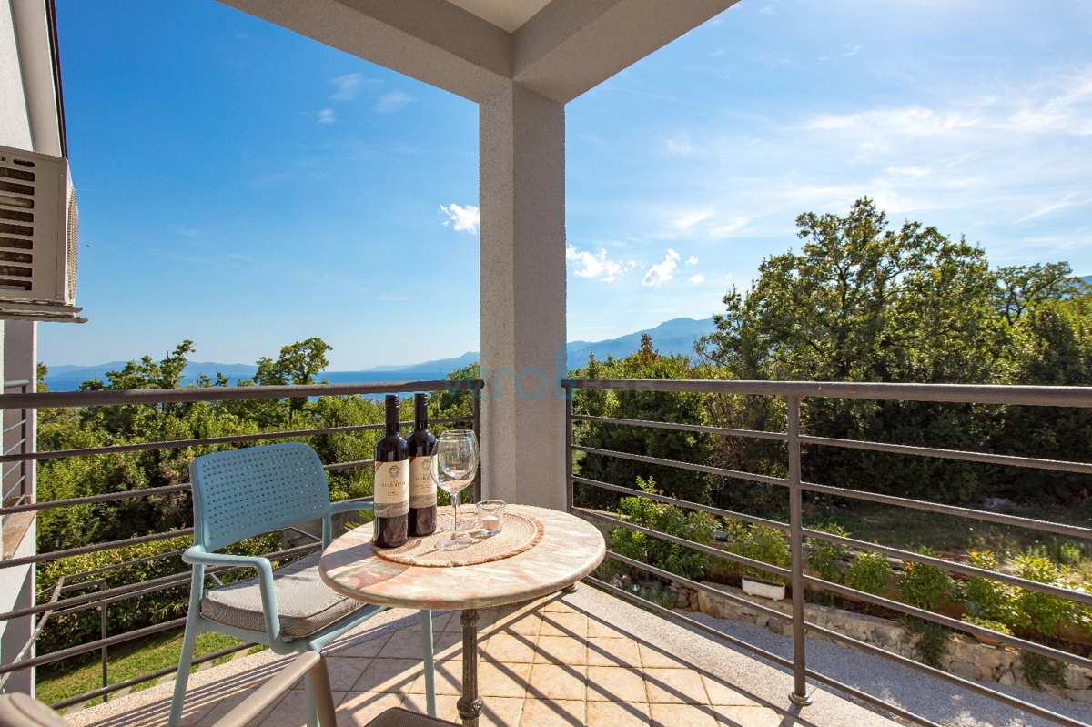 Rijeka, ovest, villa indipendente su terreno di 1500m2, in vendita