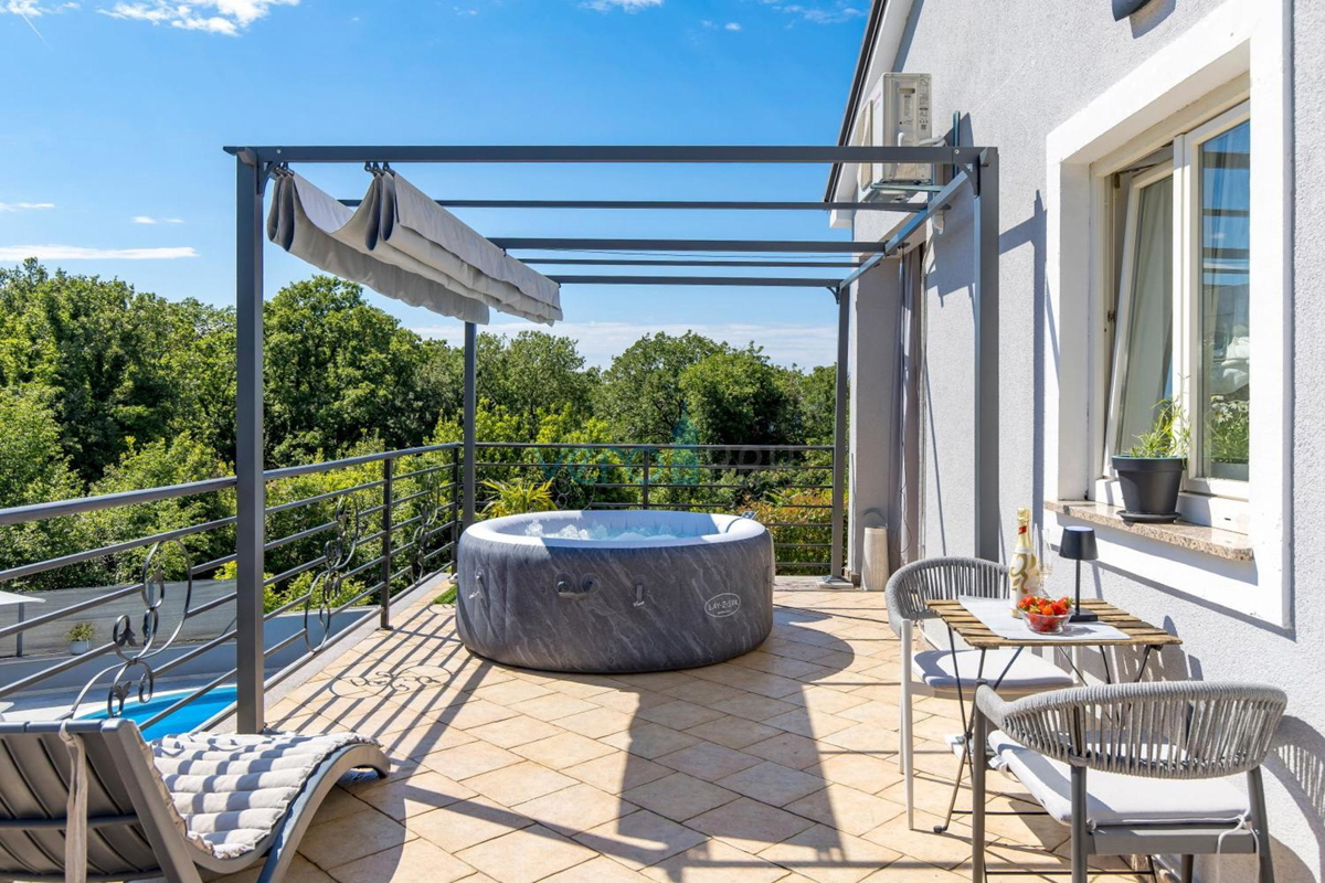 Rijeka, ovest, villa indipendente su terreno di 1500m2, in vendita