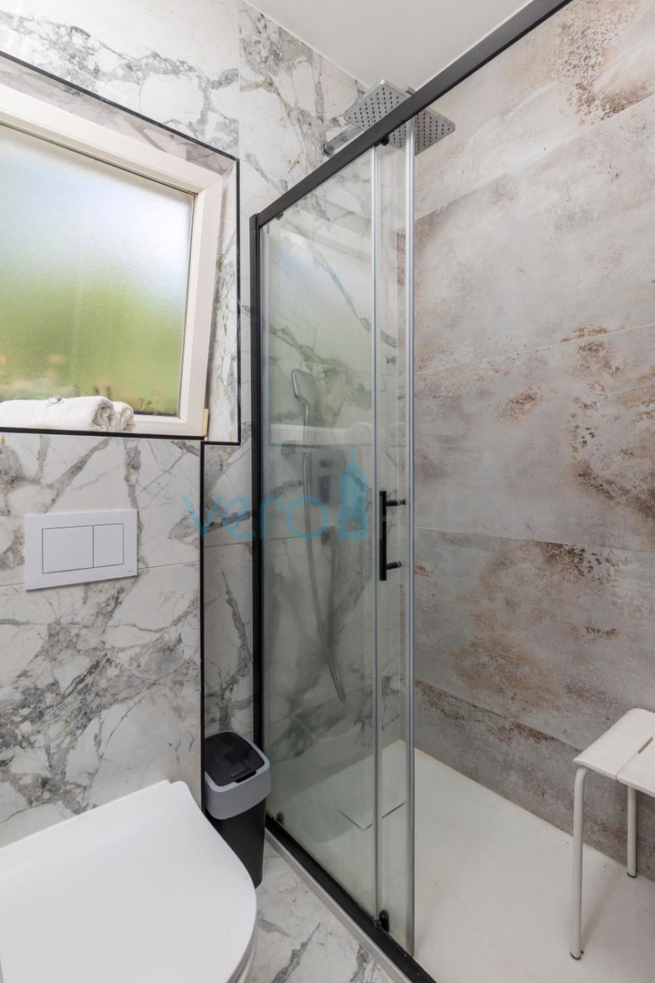 Rijeka, ovest, villa indipendente su terreno di 1500m2, in vendita