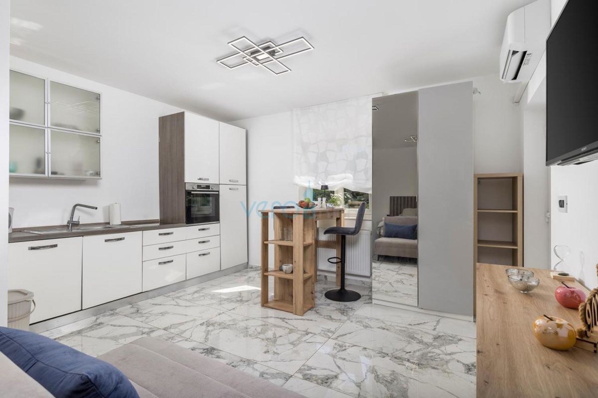 Rijeka, ovest, villa indipendente su terreno di 1500m2, in vendita