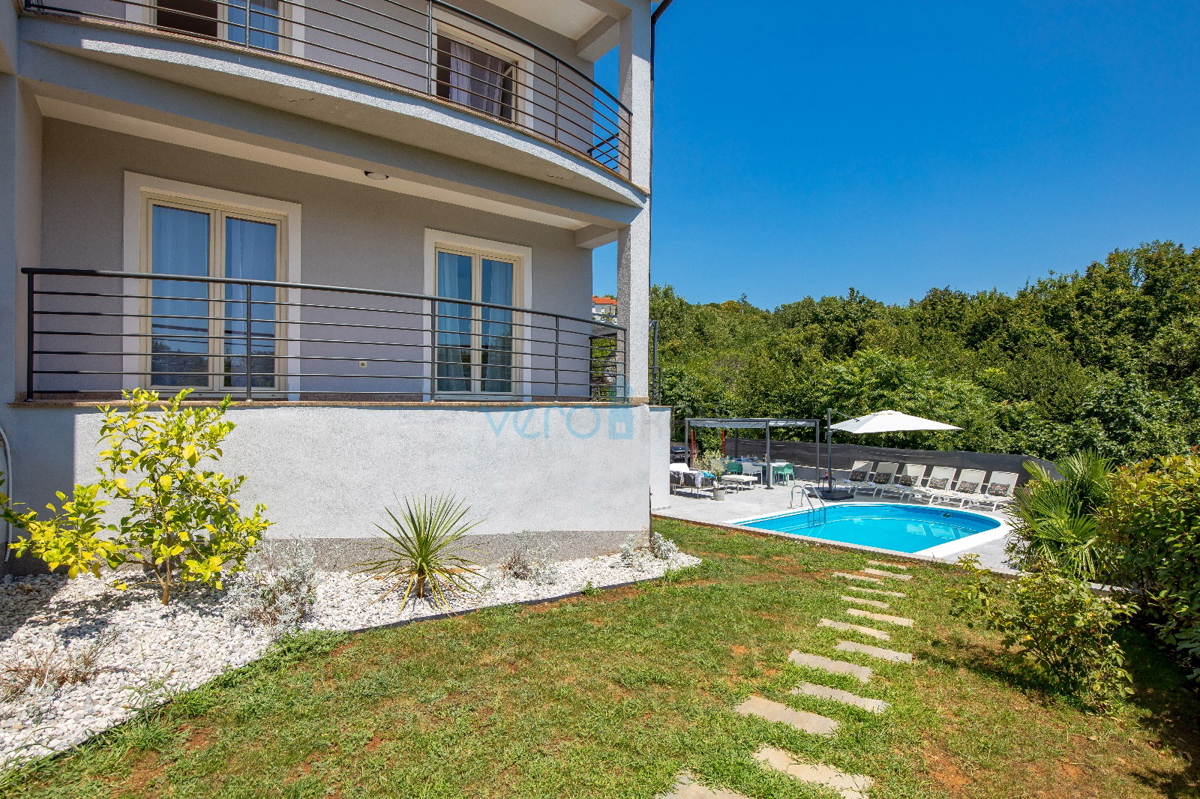 Rijeka, ovest, villa indipendente su terreno di 1500m2, in vendita